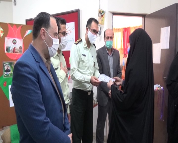 ادای احترام به فرزند شهید حسن پاینده ادای احترام به فرزند شهید حسن پاینده