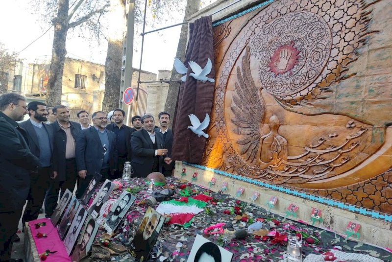 رونمایی از یادمان شهدا در ورودی قلعه فلک‌الافلاک