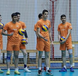 صادقیانی 26 بازیکن را به نخستین اردوی  1402 دعوت کرد