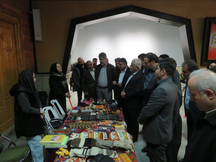 افتتاح نمایشگاه نوروزی صنایع دستی در مهاباد افتتاح نمایشگاه نوروزی صنایع دستی در مهاباد
