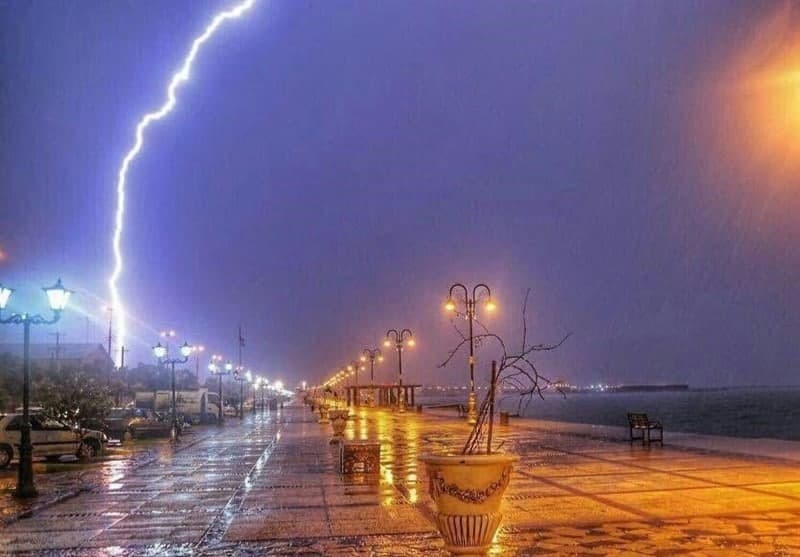 بارش شدید باران و آبگرفتگی معابر عمومی در بوشهنر