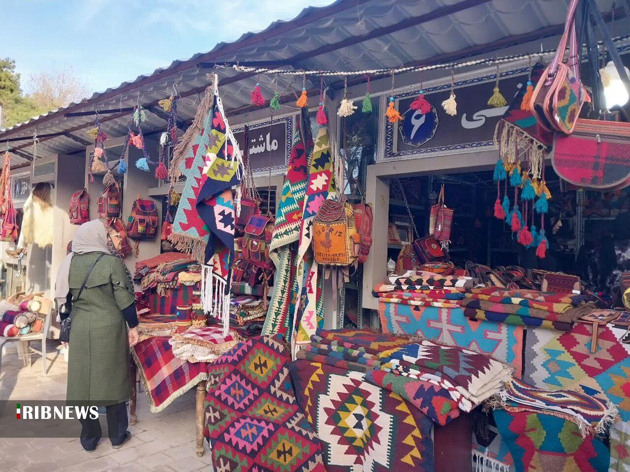 فروش بیش از ۱۵ میلیارد ریالی صنایع دستی در لرستان فروش بیش از ۱۵ میلیارد ریالی صنایع دستی در لرستان
