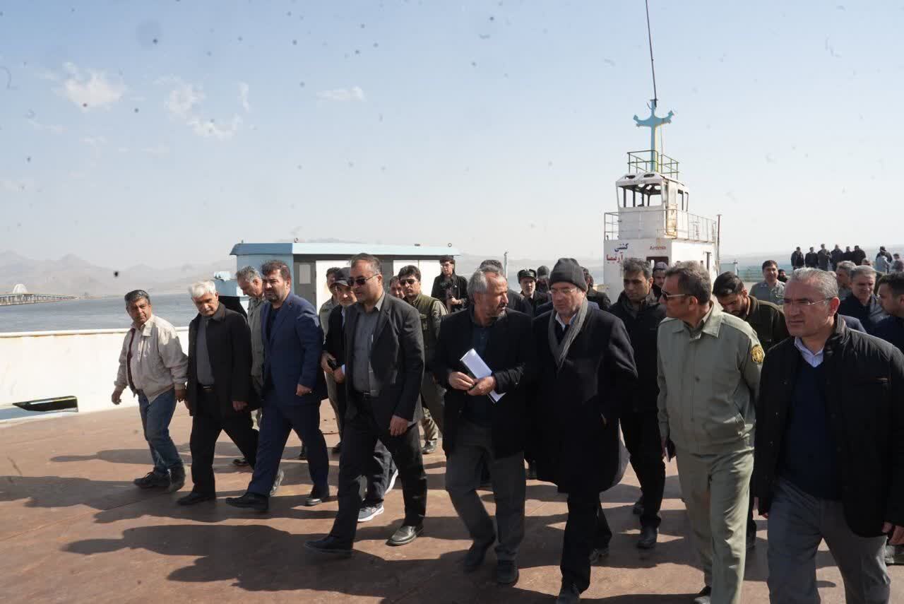 بازدید استاندار آذربایجانغربی از دریاچه ارومیه بازدید استاندار آذربایجانغربی از دریاچه ارومیه