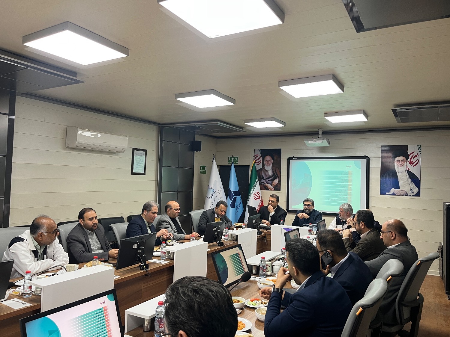 تأکید بر استفاده از همه ظرفیتهای هرمزگان در توسعه صنایع دریایی کشور تأکید بر استفاده از همه ظرفیتهای هرمزگان در توسعه صنایع دریایی کشور