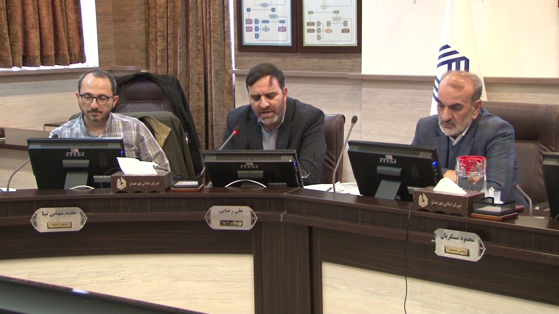 تحویل لایحه بودجه سال آینده شهرداری همدان تحویل لایحه بودجه سال آینده شهرداری همدان