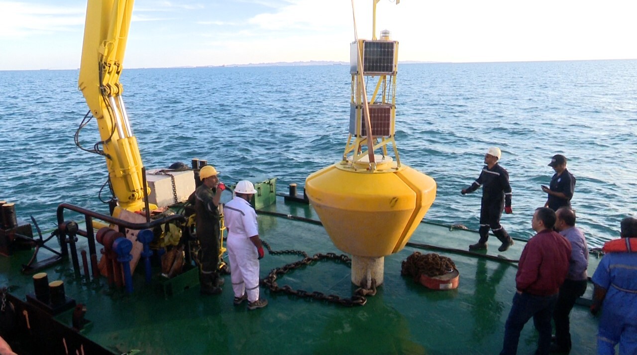 به آب اندازی بویه موج نگار هواشناسی در قشم