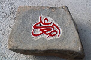 هنرمندی که سنگ را با زیبایی خاصی به یک اثر ماندگار تبدیل می کند