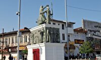 رونمایی از یادمان شهدای سر پل ذهاب در شهرداری رشت