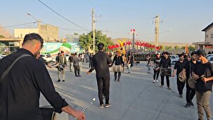 اهتزار  پرچم ایران در کنار بیرق حضرت سیدالشهدا (ع) در فریدن