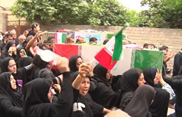 تشییع پیکر شهیده دکتر مرضیه عسگری و کودک سه ساله اش شهیده زهرا برزگر بر دستان مردم عزادار شموشک