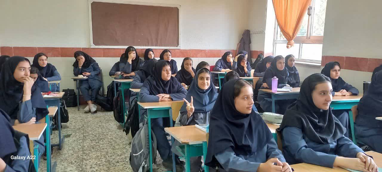کلاس آموزشی بیماریهای مشترک انسان و دام برای دانش آموزان شفتی کلاس آموزشی بیماریهای مشترک انسان و دام برای دانش آموزان شفتی