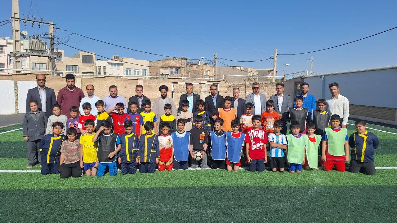 افتتاح زمین چمن مصنوعی مدرسه عرفان در قم