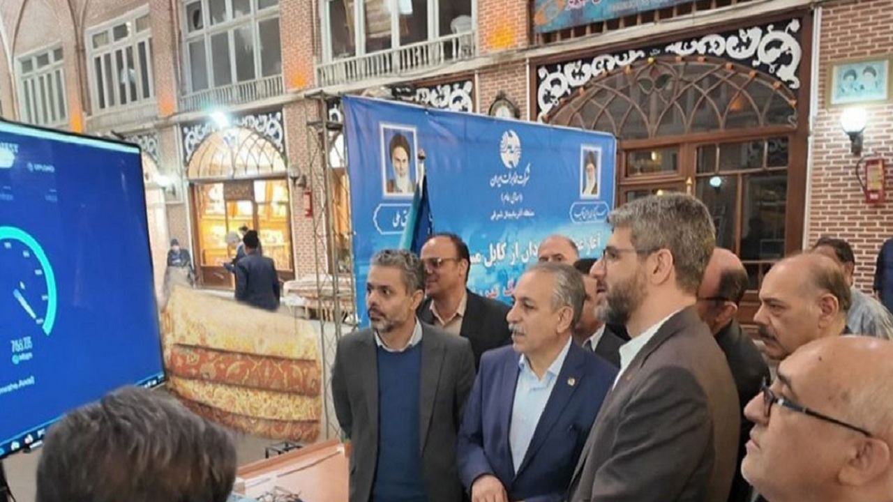 آغاز عملیات برگردان از کابل مسی به فیبر ملی بازار بزرگ تبریز آغاز عملیات برگردان از کابل مسی به فیبر ملی بازار بزرگ تبریز