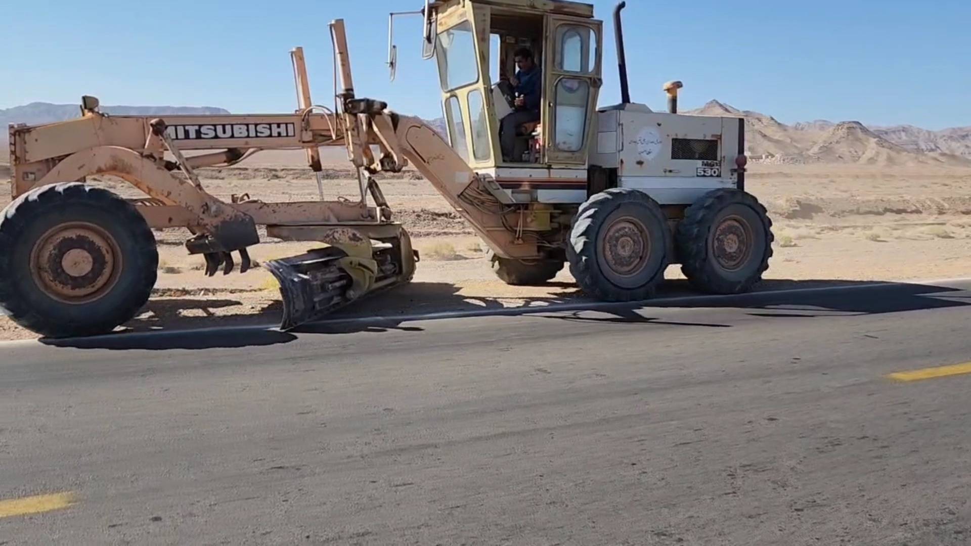 تسطیح ۳۵ کیلومتر از محور چاه ملک تا جندق