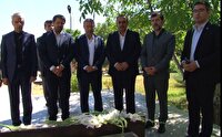 ادای احترام سخنگوی وزارت امور خارجه به مقام شهید گمنام در همدان