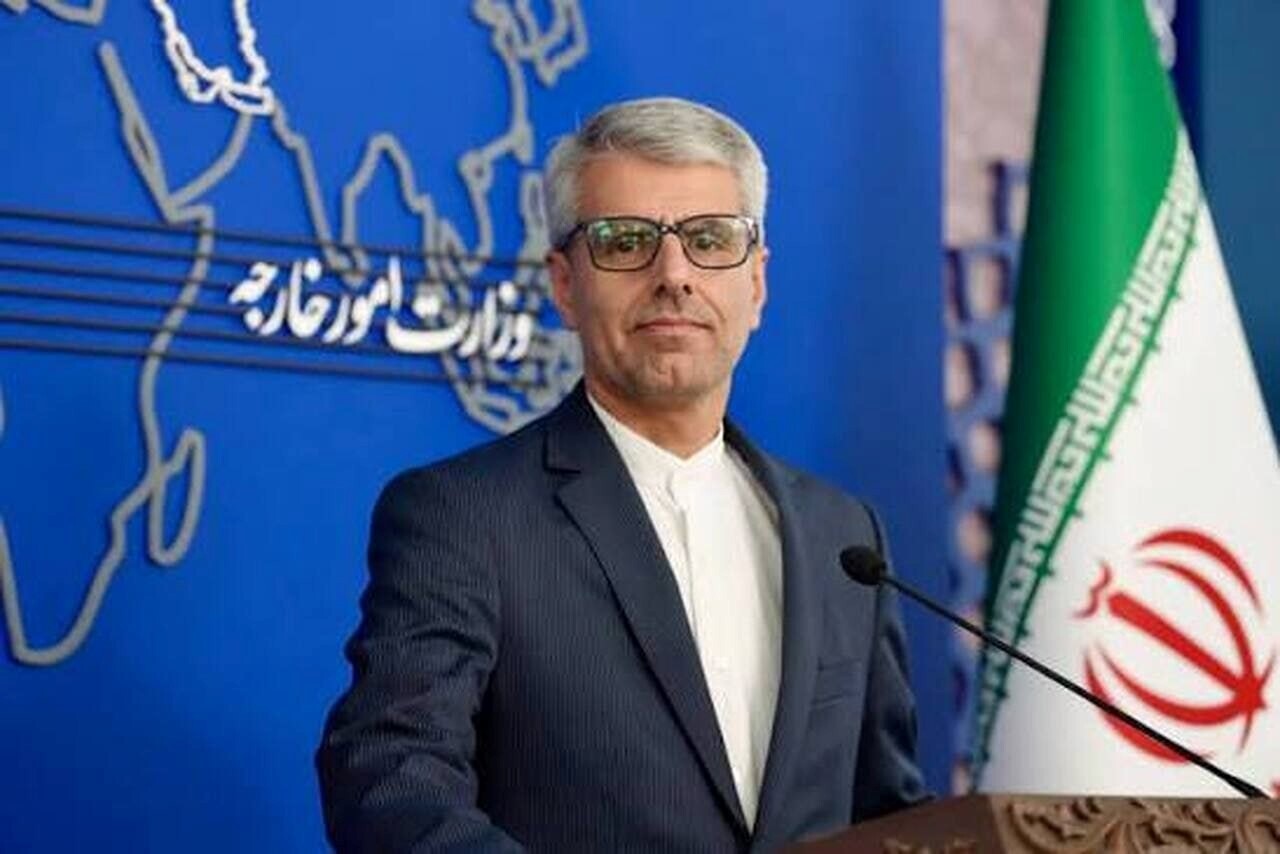 آرزوی موفقیت برای تیم ملی فوتبال ایران همراه با یاد شهدای میهن آرزوی موفقیت برای تیم ملی فوتبال ایران همراه با یاد شهدای میهن