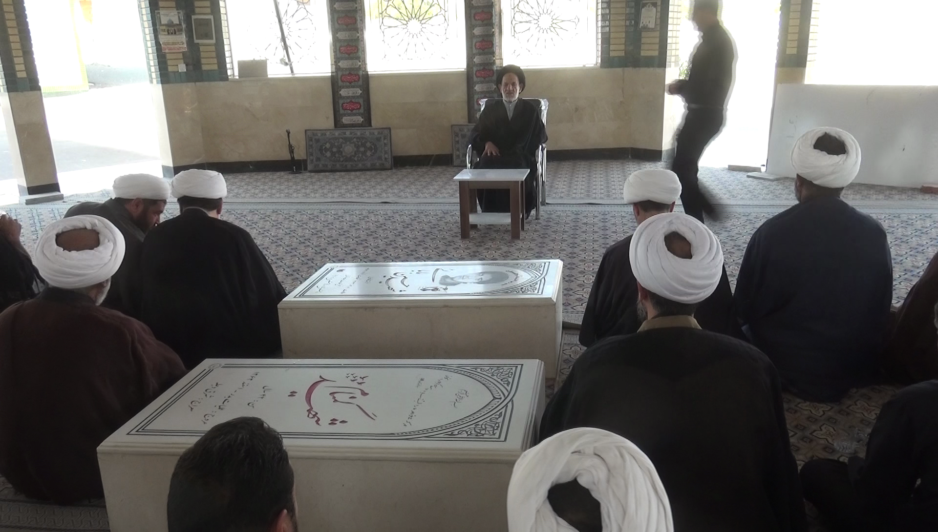 انقلاب اسلامی ایران نشات گرفته از قیام امام حسین(ع) است انقلاب اسلامی ایران نشات گرفته از قیام امام حسین(ع) است