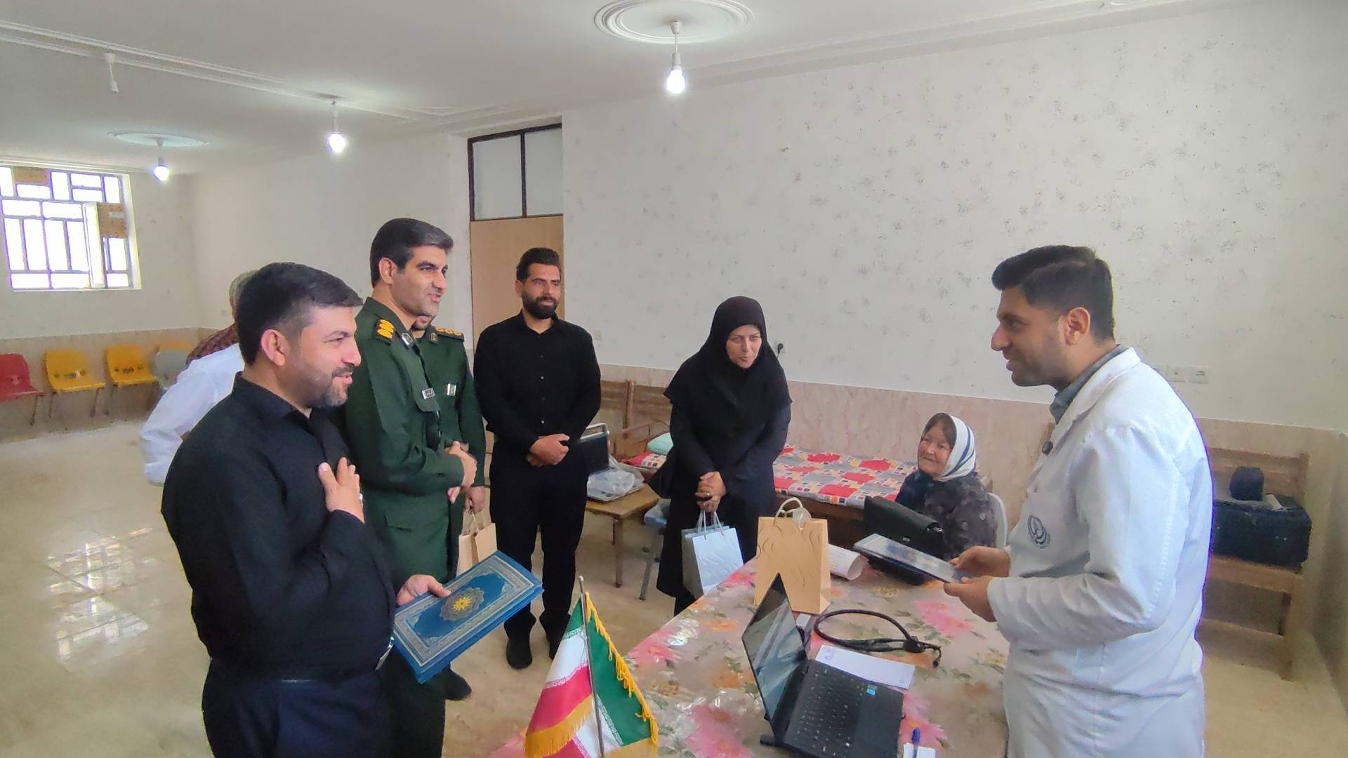 بهره مندی ۶۰ بیمار از خدمات رایگان در روستای یعقوب آباد آباده بهره مندی ۶۰ بیمار از خدمات رایگان در روستای یعقوب آباد آباده