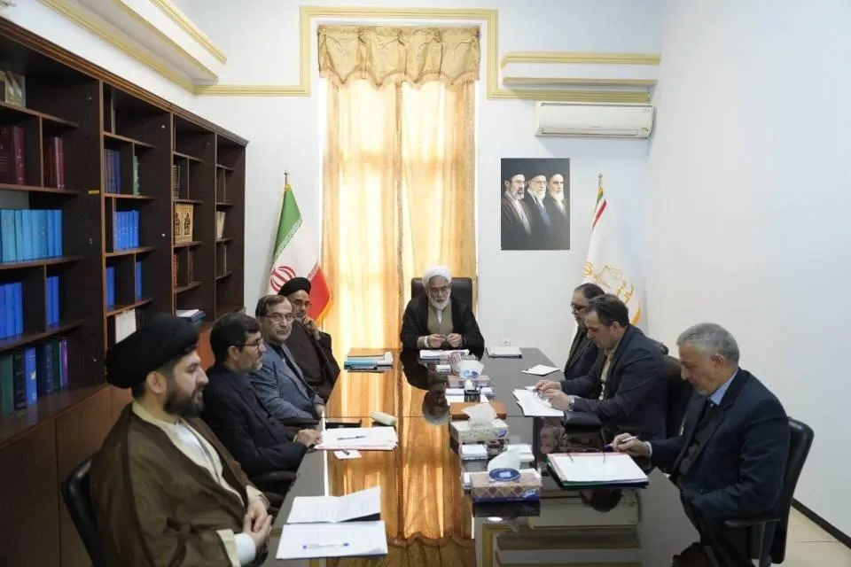تاخیر و تعویق امور مراجعان حتی برای یک روز مجاز نیست تاخیر و تعویق امور مراجعان حتی برای یک روز مجاز نیست