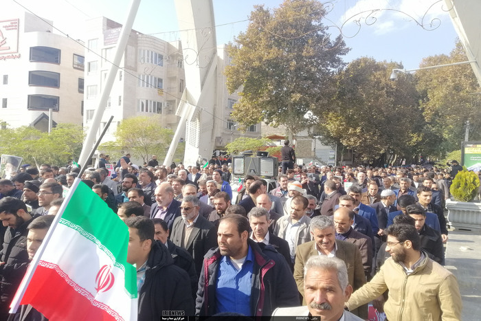 راهپیمایی مردم خرم آباد علیه آشوبگران

عکس: سعیده دریکوند